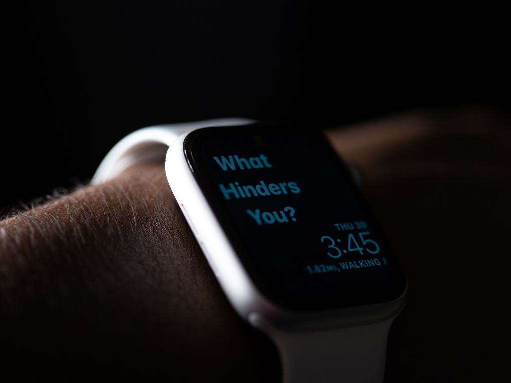smartwatch-modo-noturno-automatico-idosos-luz